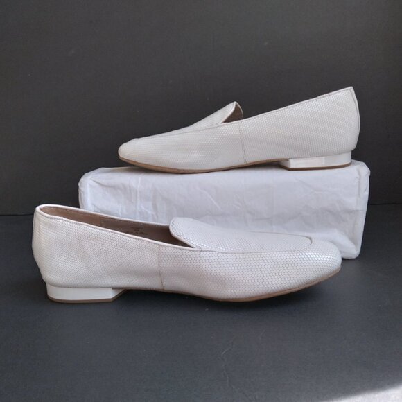 Donald Pliner 'Honey' White Leather Honeycomb Textured Loafers Sz 8M - Picture 3 of 9